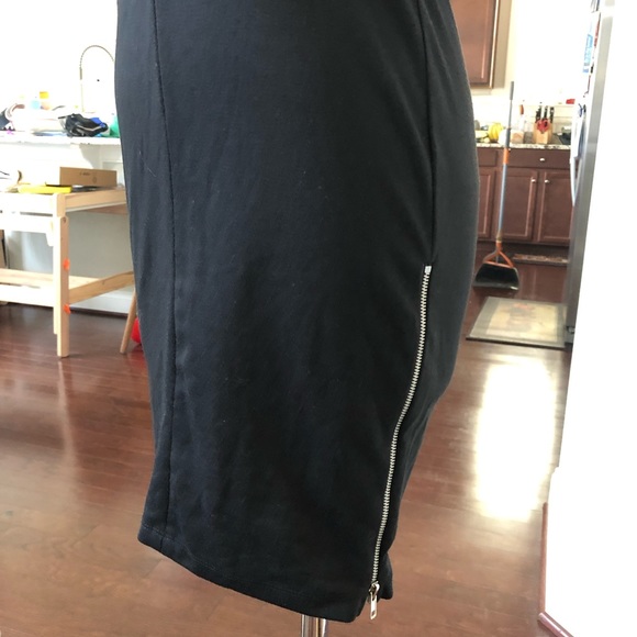 BEAUTIFUL LITTLE BLACK DRESS - Picture 7 of 8